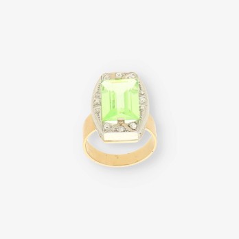 Anillo oro y piedra verde 2