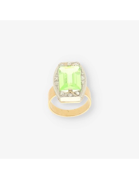 Anillo oro y piedra verde