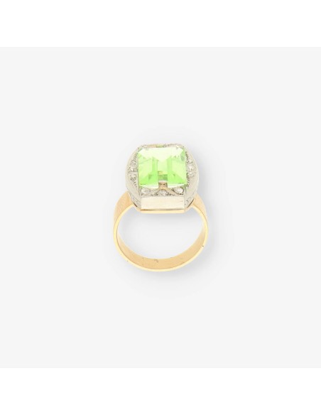 Anillo oro y piedra verde