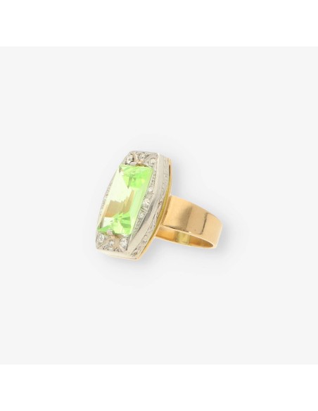 Anillo oro y piedra verde
