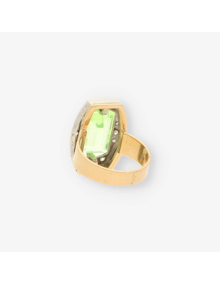 Anillo oro y piedra verde