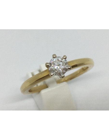 Sortija solitario de oro amarillo y brillante