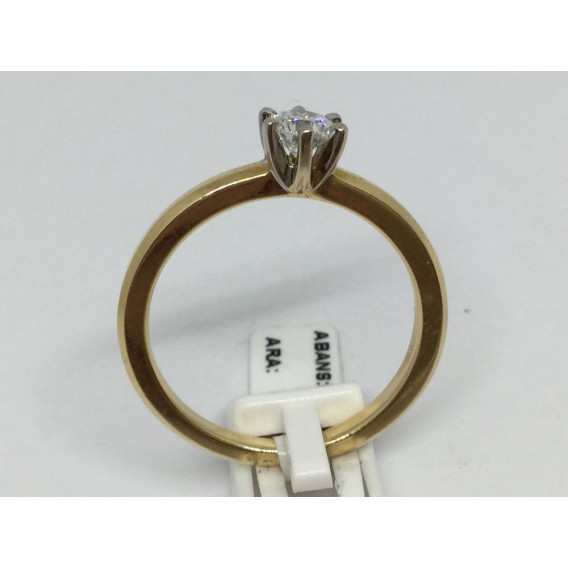 Sortija solitario de oro amarillo y brillante