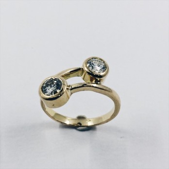 Anillo de oro y brillantes