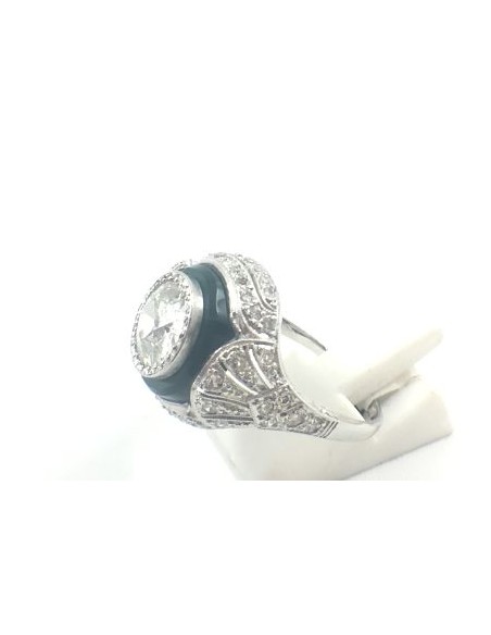 Anillo con gran brillante central de 3 qt.