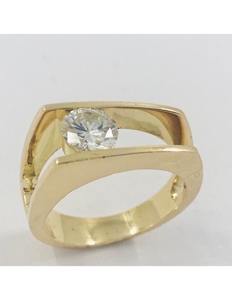 Anillo en oro de 18kt. con doble banda y brillante