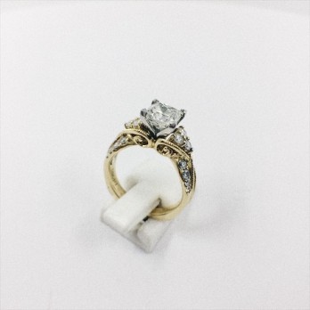 Anillo de oro y diamantes 2