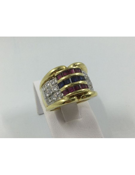 Anillo en oro con brillantes, zafiros y rubÃ­es