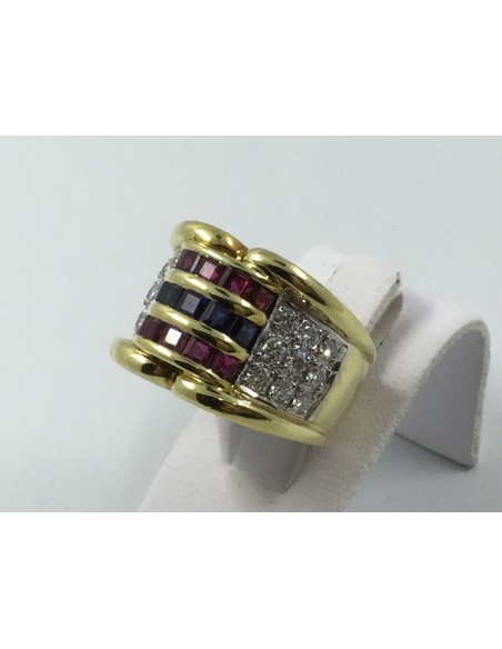 Anillo en oro con brillantes, zafiros y rubÃ­es
