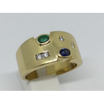 Sortija ancha de oro con brillantes, zafiro y esmeralda