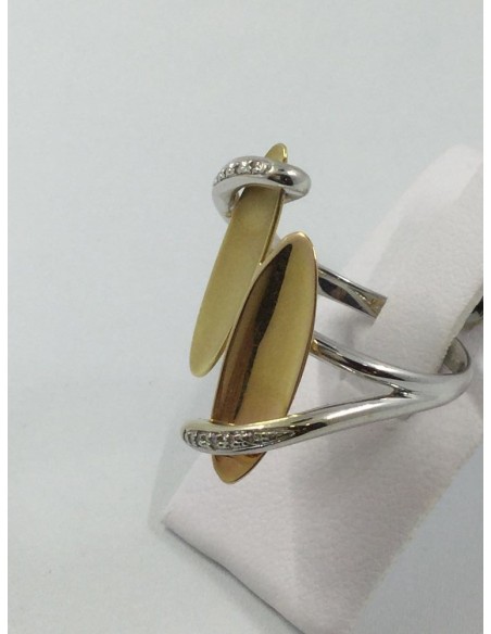 Anillo en oro blanco, amarillo y brillantes