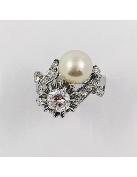 Anillo en oro blanco con brillantes y perla cultivada