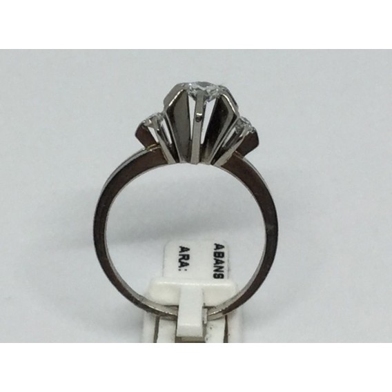 Sortija solitario en oro blanco y brillantes