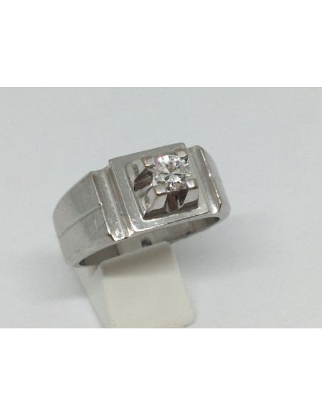 Sortija solitario de oro blanco y brillante cuadrado