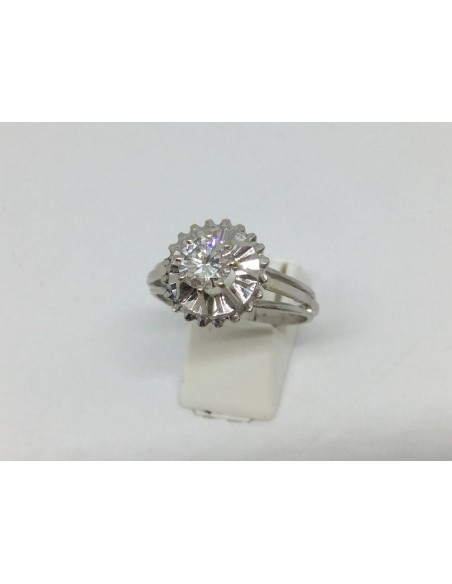 Sortija solitario de oro blanco con brillante