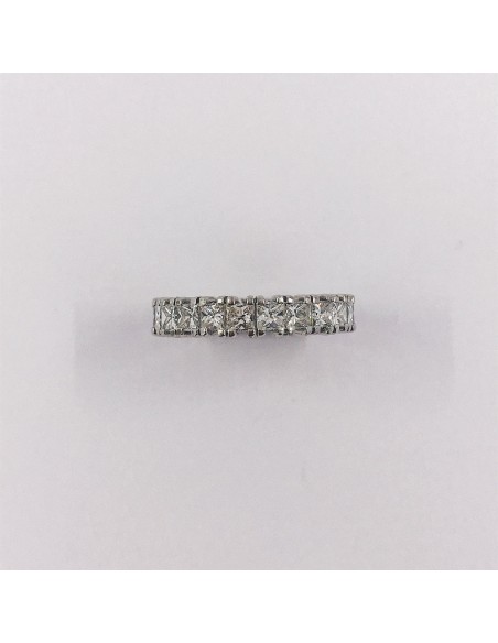 Anillo alianza en oro blanco entera de diamantes talla princesa