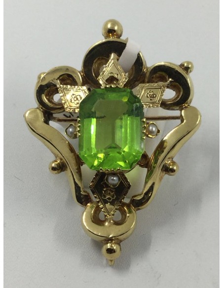 Antiguo broche de oro, piedra de color y perlitas.