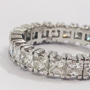 Anillo alianza en oro blanco entera de diamantes talla princesa 2