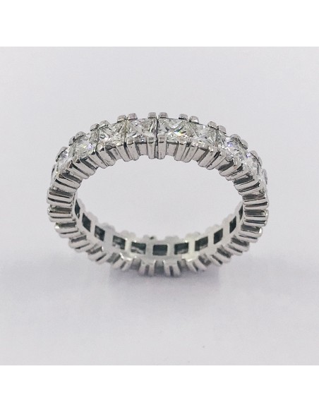 Anillo alianza en oro blanco entera de diamantes talla princesa