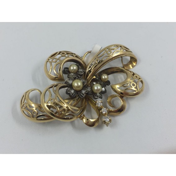 Colgante en oro, diamantes y perlas