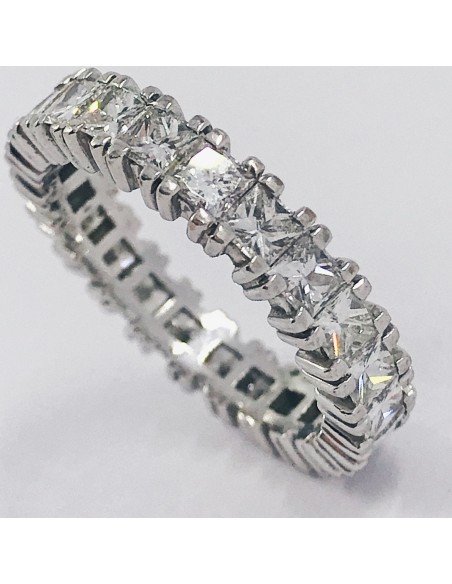 Anillo alianza en oro blanco entera de diamantes talla princesa