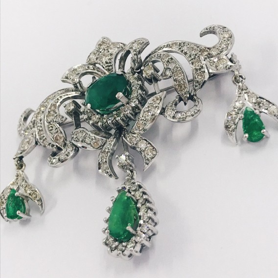 Broche en oro blanco 18kt brillante y esmeralda
