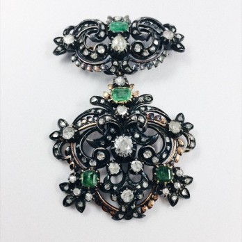 Antiguo broche de oro con brillantes  y esmeraldas