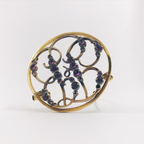 Broche de oro y piedras de color