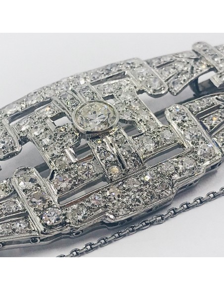 Broche de platino con brillantes.