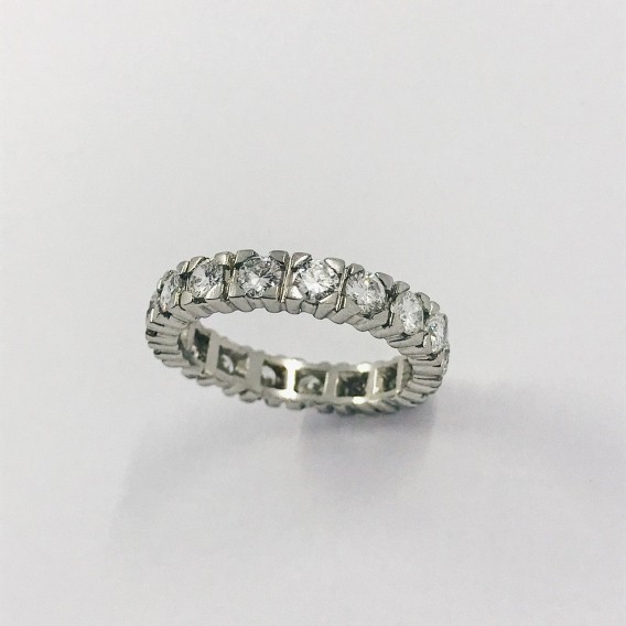 Alianza en oro blanco 18kt con brillantes