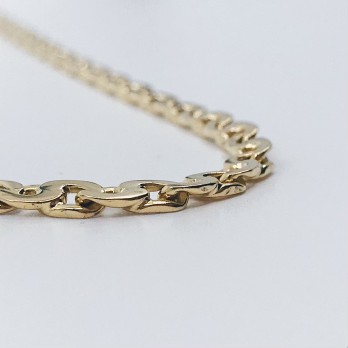 Cadena barbada plana en oro 18kt 2