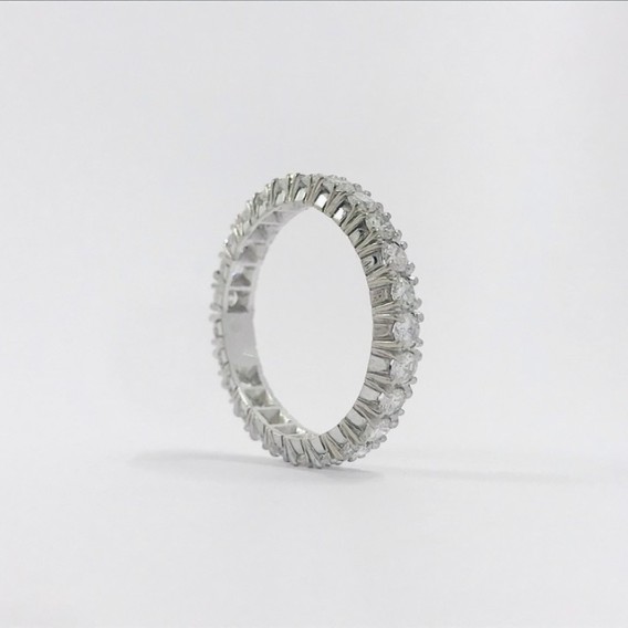 Alianza en oro blanco 18kt con brillantes