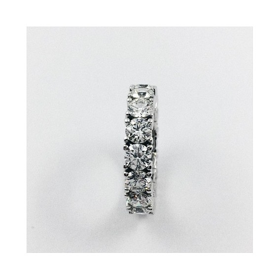 Alianza de oro blanco y brillantes