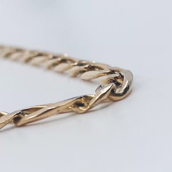 Cadena barbada alterna 1x1 en oro 18kt 2