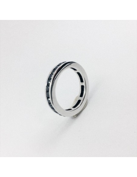 Anillo alianza de oro blanco y diamantes negros