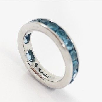 Anillo Rabat en oro blanco con zafiro. 2