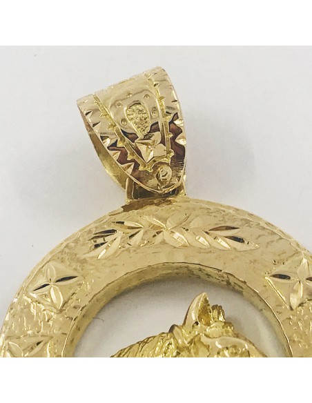 Colgante en forma de herradura