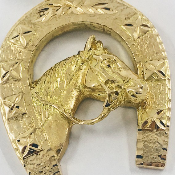 Colgante en forma de herradura