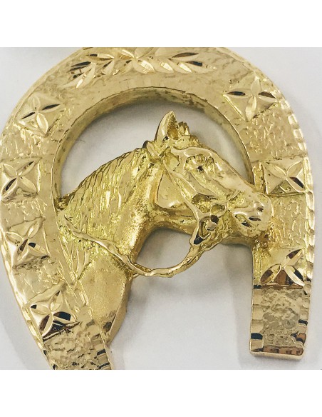 Colgante en forma de herradura