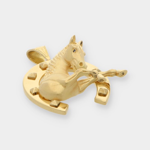 Colgante en forma de herradura con caballo