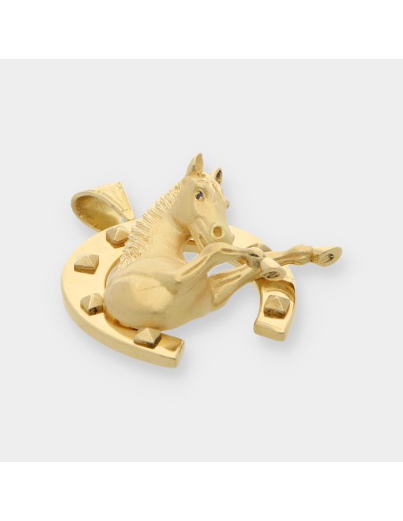 Colgante en forma de herradura con caballo