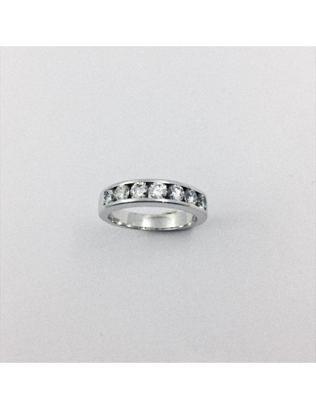 Anillo media alianza en oro blanco y brillantes
