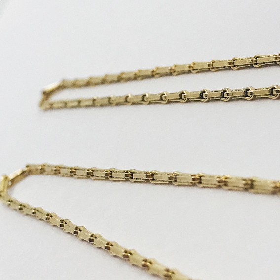 Gargantilla mariposa en oro 18kt.