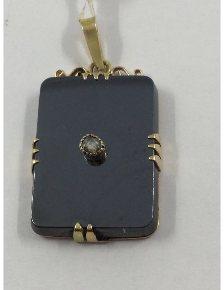 Colgante de Ã³nix enmarcado en oro, con diamante central