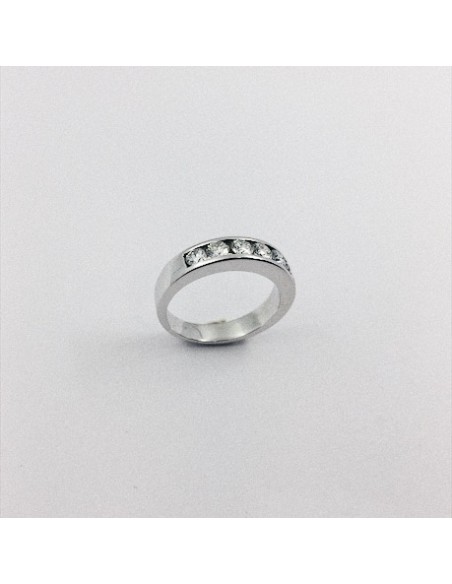 Anillo media alianza en oro blanco y brillantes