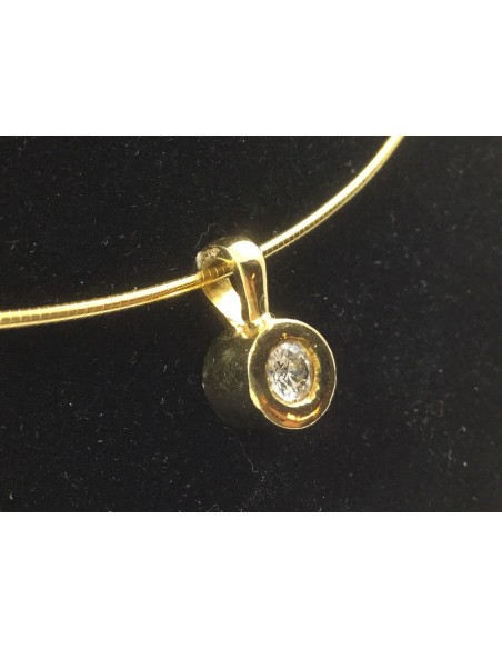 Colgante en oro amarillo y brillante