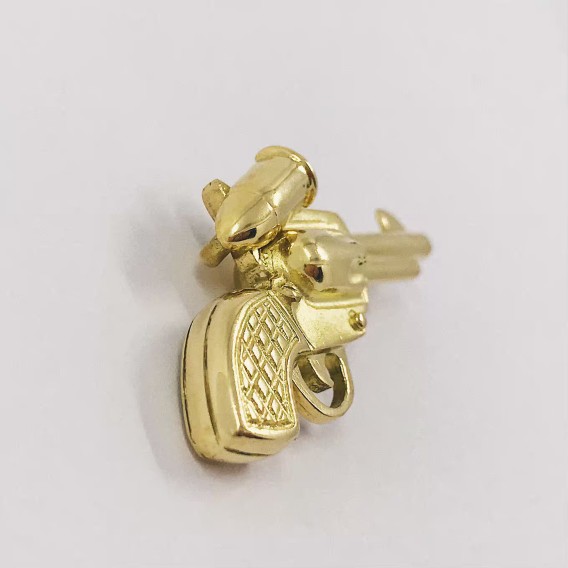 Colgante revÃ³lver en oro 18kt