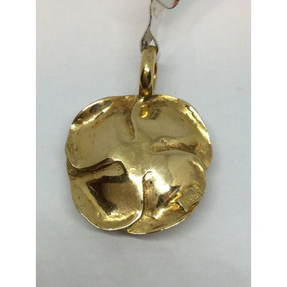 Colgante Tous de oro en forma de flor.