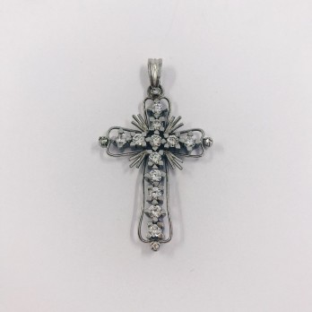 Colgante cruz en oro blanco 18kt. y brillantes.