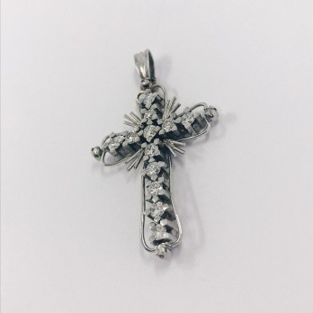 Colgante cruz en oro blanco 18kt. y brillantes. 2